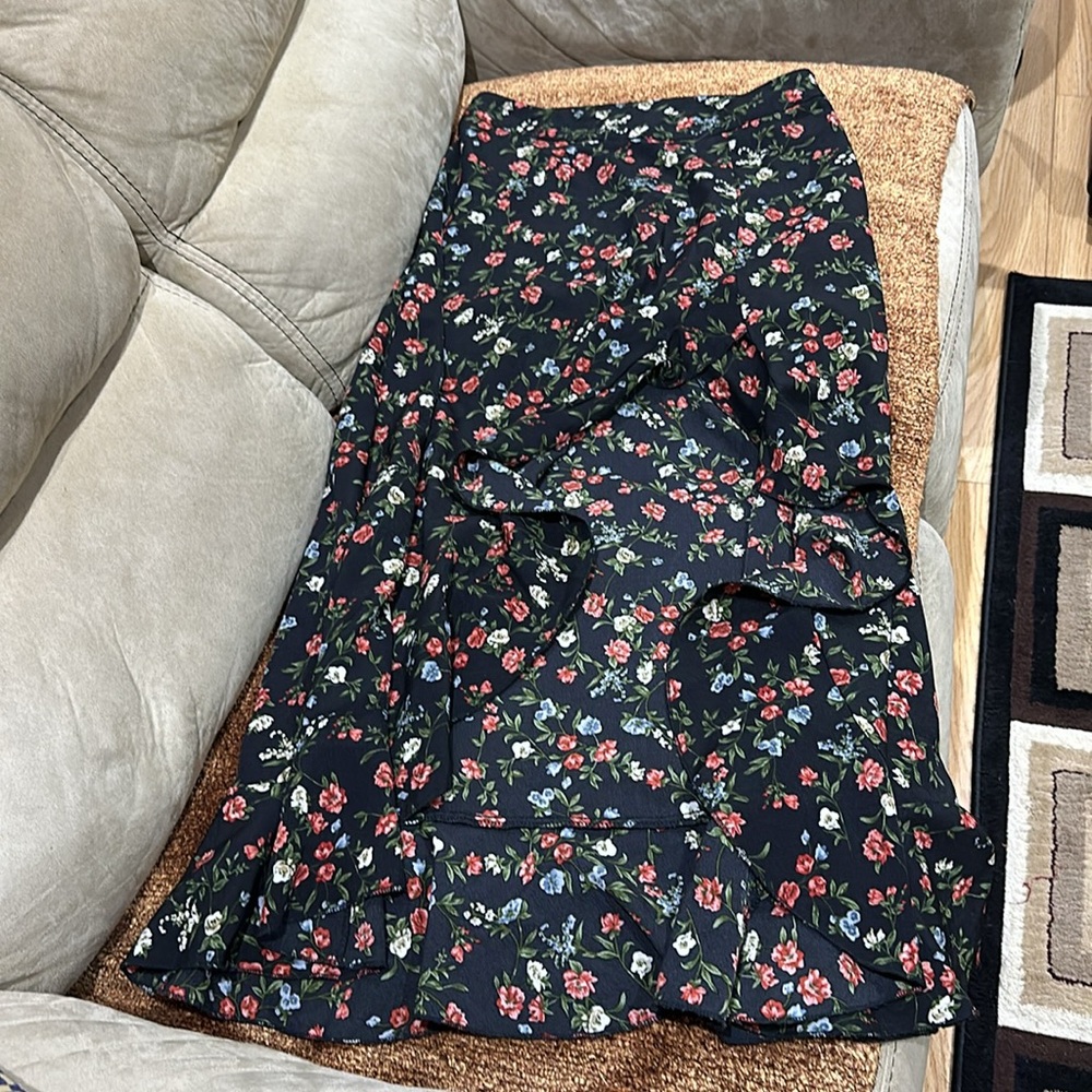 Skirt size 4